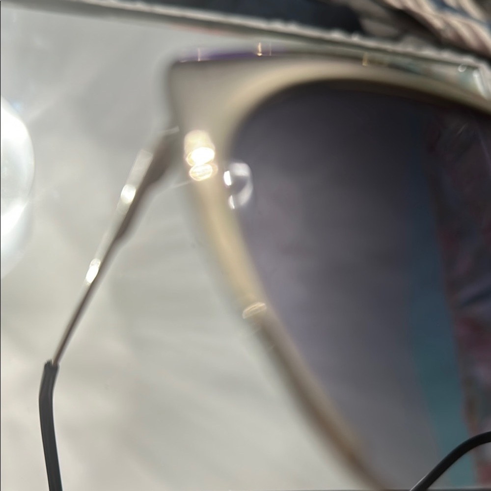 Stylish Chrome Cat-Eye Sunglasses - Picture 4 of 5